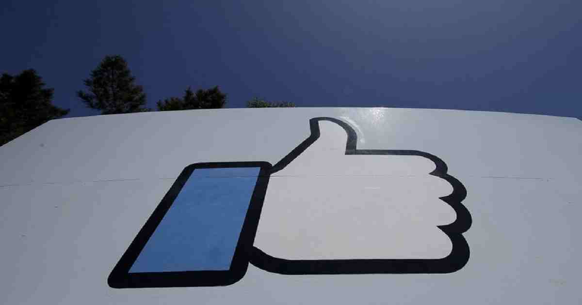Facebook , social networking site , tech companies , news organizations , social platforms , social network , social networking , Google , news industry