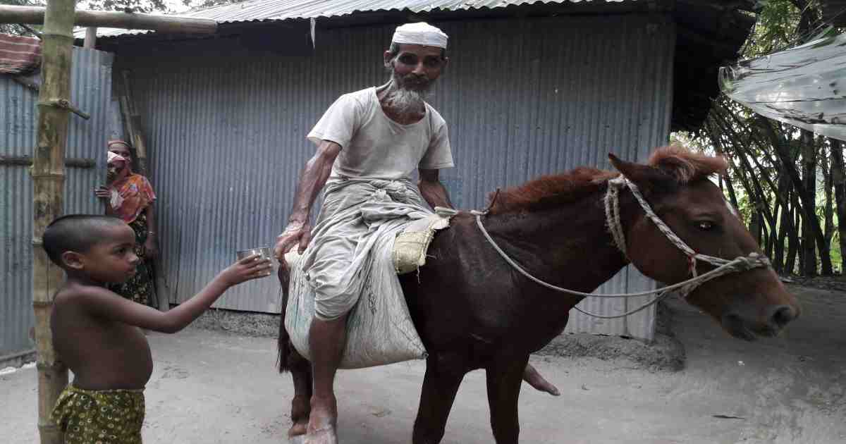 Bachcha Mia , smartest beggar , riding on horseback , Lalmonirhat , Lalmonirhat beggar