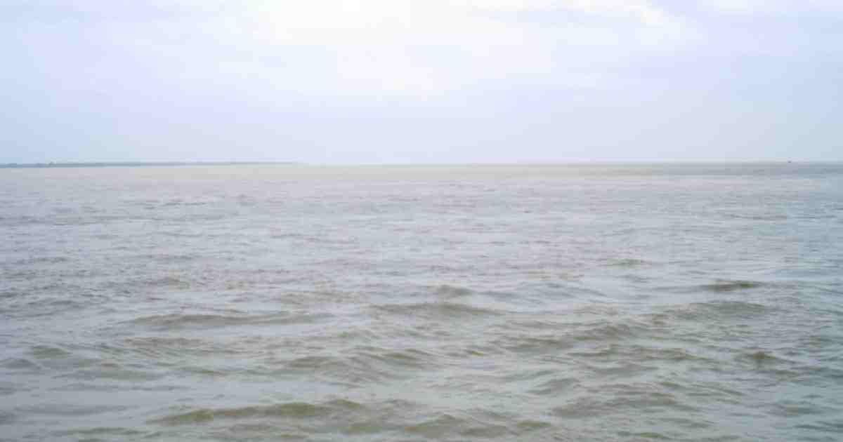 trawler capsize , trawler sink in River , Chandpur , Food laden trawler capsize , Meghna River