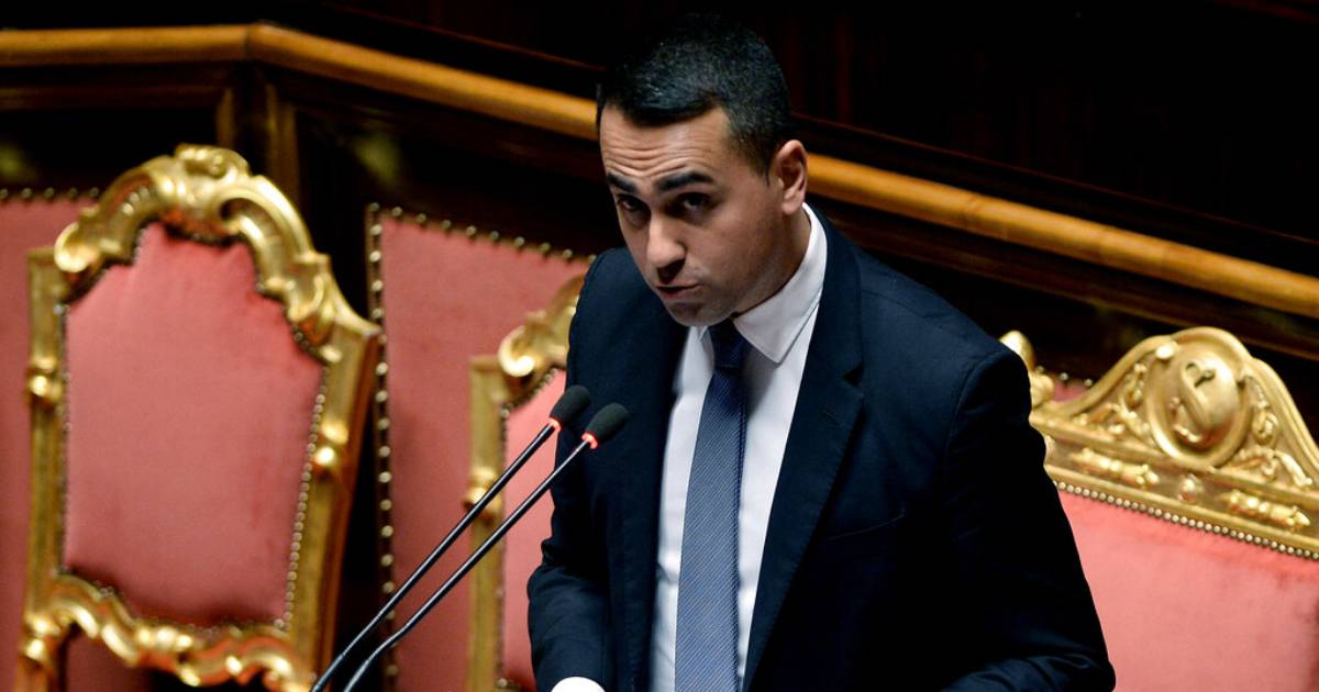 Italy , Italy's 5-Star leader Di Maio , party struggles , steps down