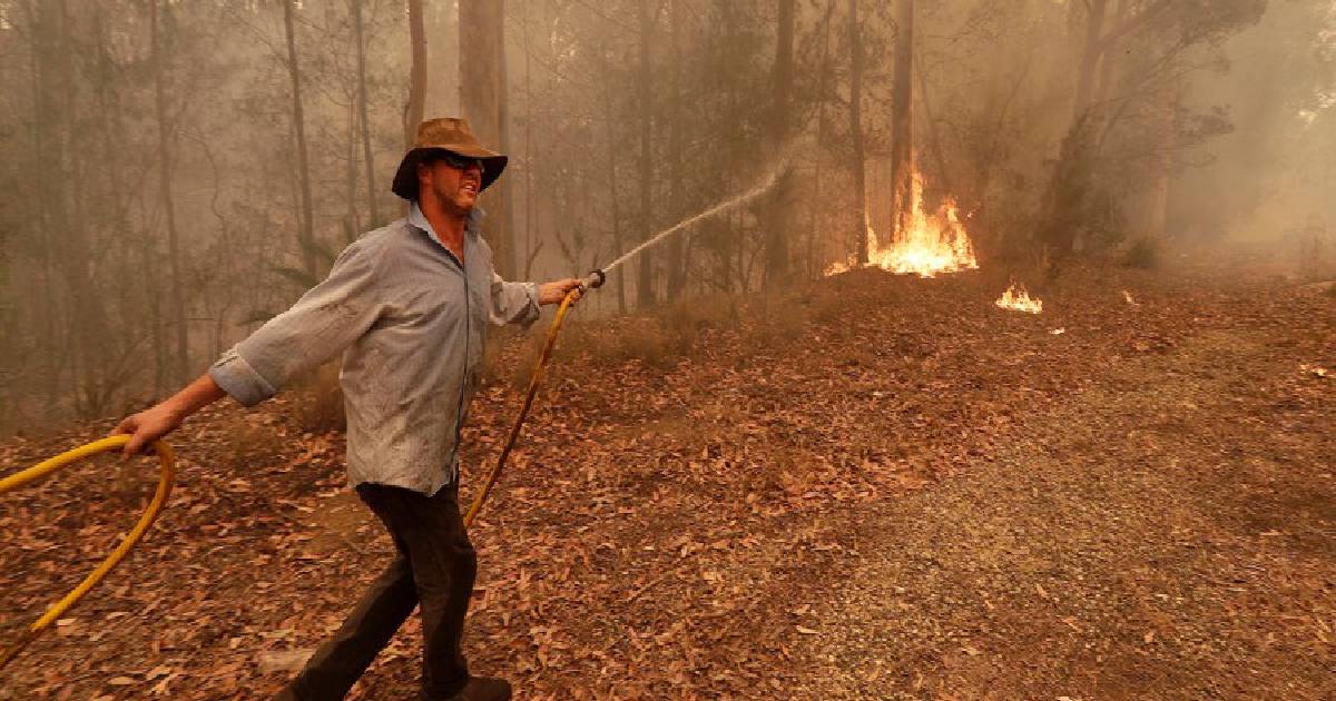 Australian PM , ire threats , wildfires , suburbs of Sydney