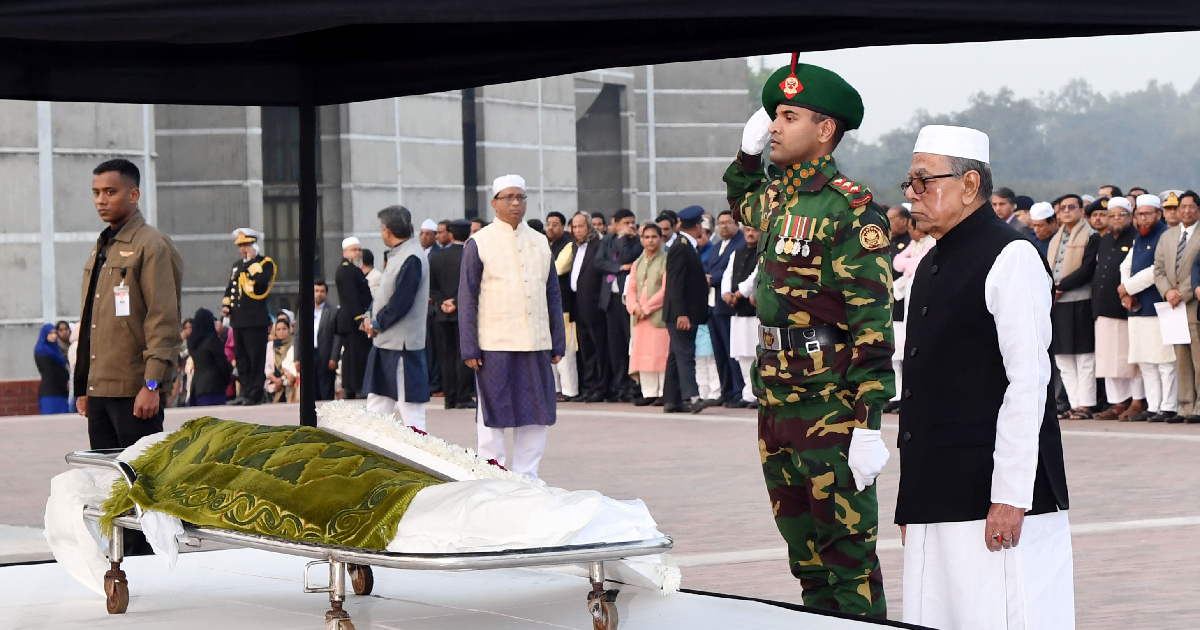 President attends Ismat Ara Sadique’s janaza