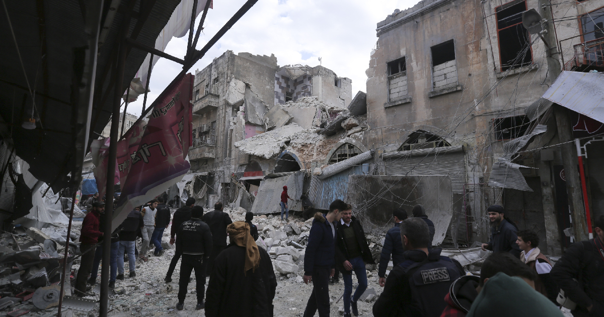 Israel launches airstrike , explosive balloons , Palestinians , Gaza