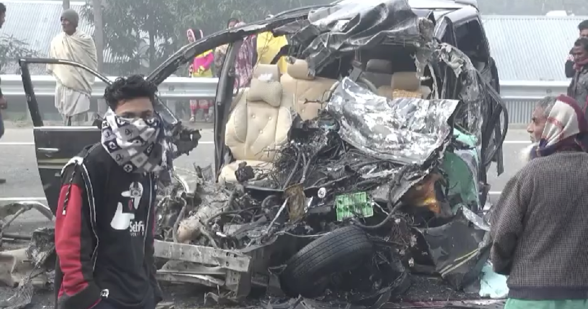 Dhaka-Khulna Highway , highway police , bus-microbus collision , Dense fog , death , road crash , Accident